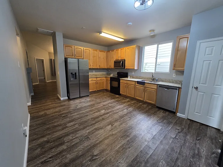162 S Fraser Cir — Photo 5