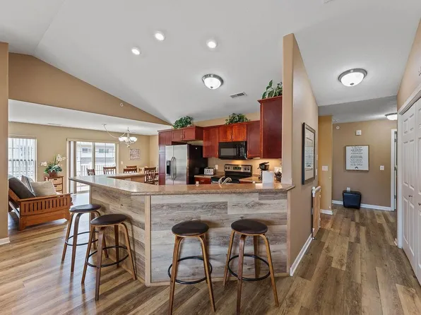 670 East Lake AVENUE #207, Wisconsin Dells, WI 53965