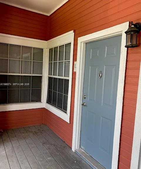 1385 Crystal Way #L — Photo 2