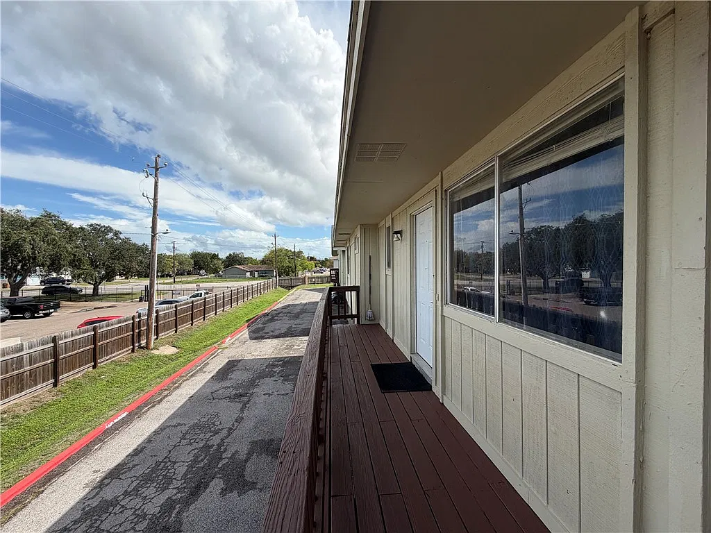 2 bed, 1.0 bath, 991 sqft, $1,550 — Photo 3