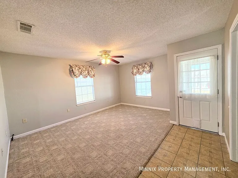 1325 E Cowden Ave — Photo 9