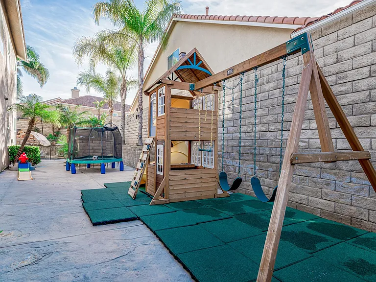 28080 Hayward Dr — Photo 26