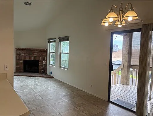 4 bed, 2040 sqft, $2,350 — Photo 2