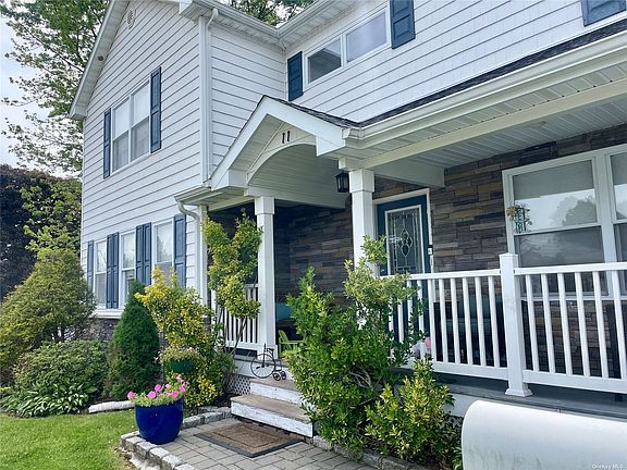 2nd image of 11 Charlotte Pl