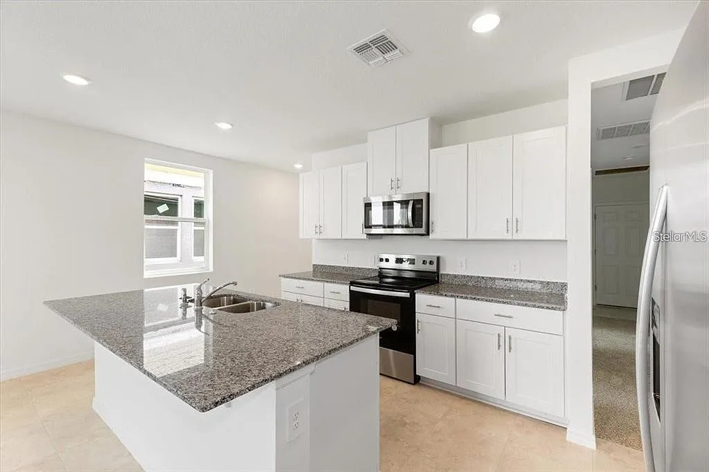 4 bed, 2.0 bath, 1630 sqft, $2,000 — Photo 3