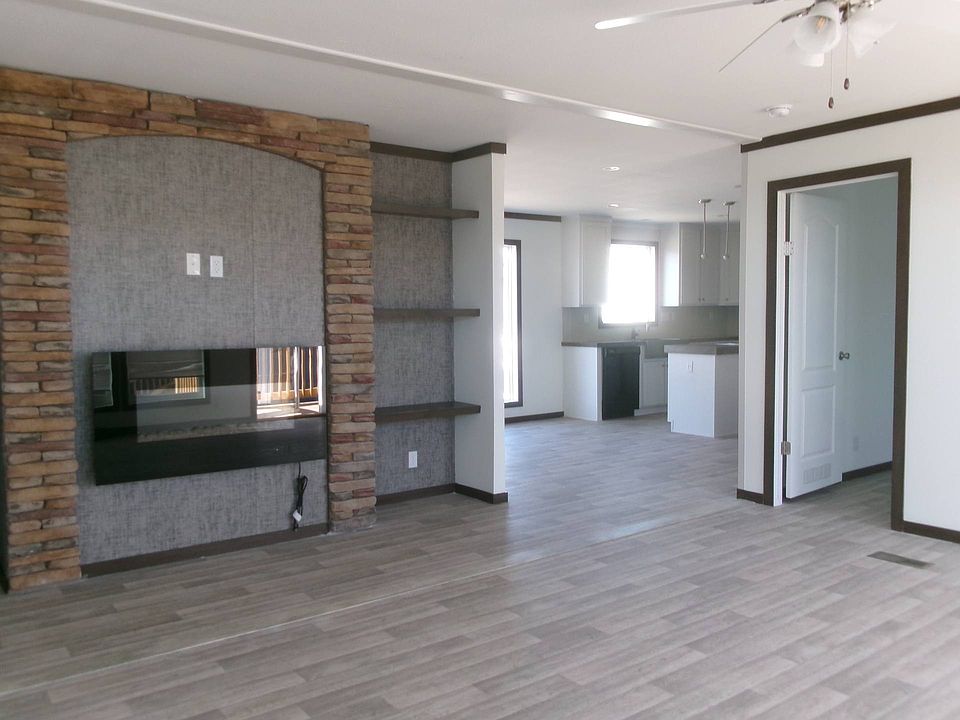 1st image of 129 Pineland Ave #153