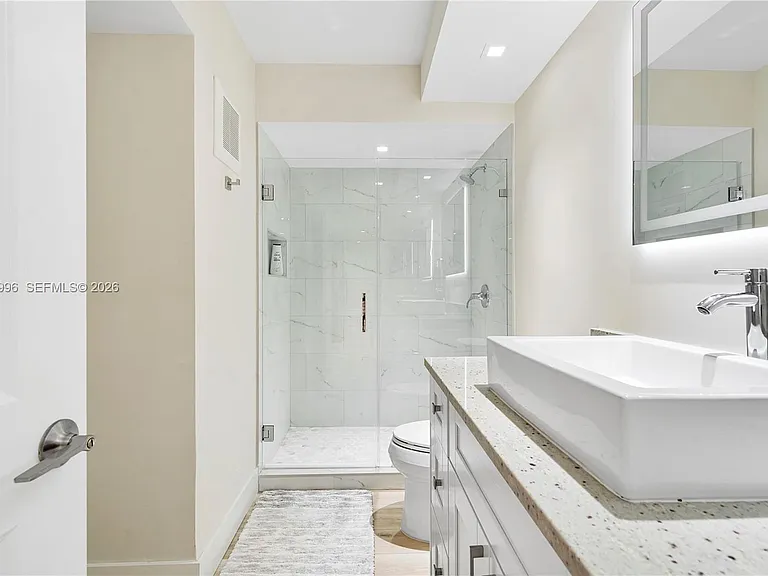 230 Lakeview Dr #106 — Photo 28