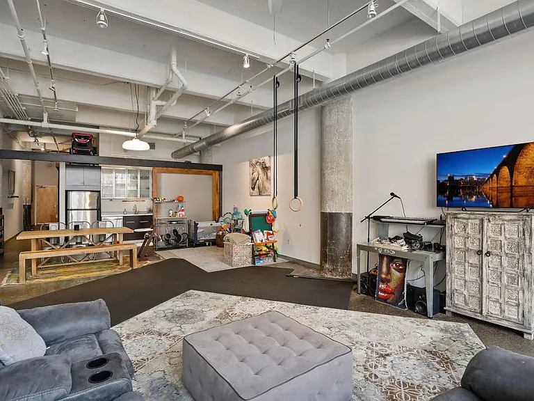 700 Washington Ave N #212 — Photo 3