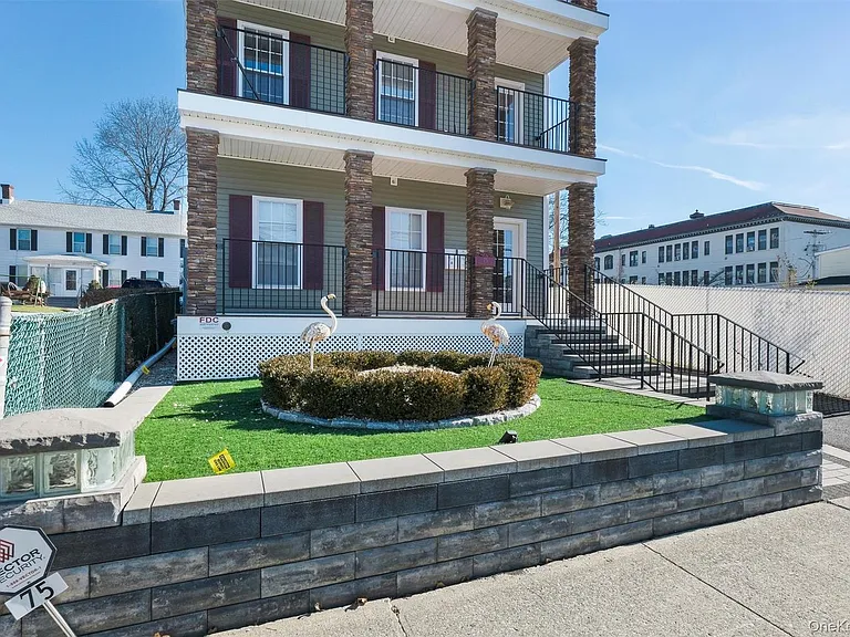 75 Albany St #3 — Photo 6