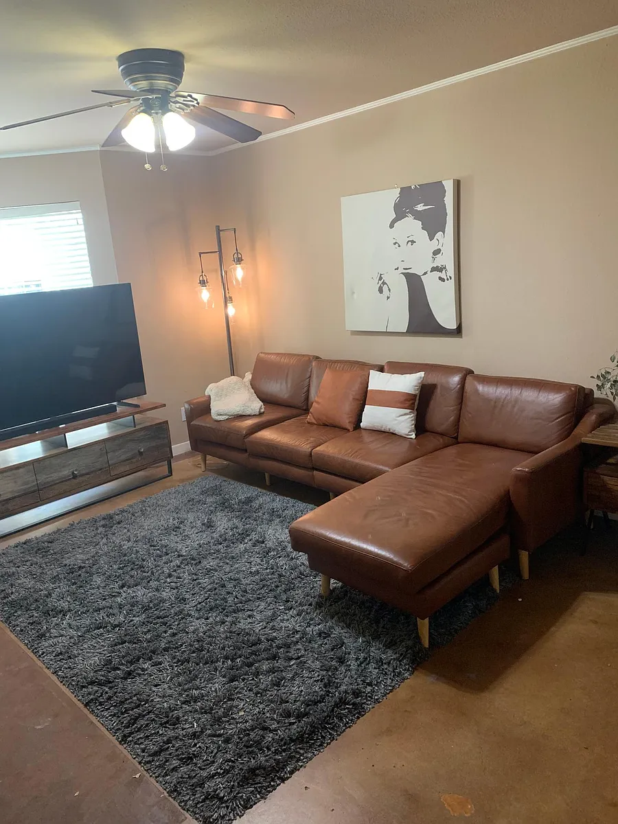 Den - 1510 W North Loop Blvd #712