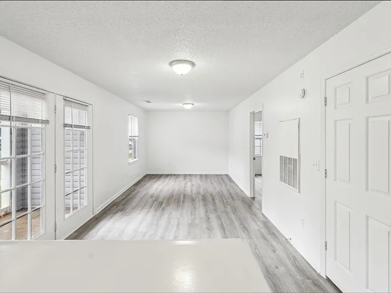 Arlington Apartments — Photo 10