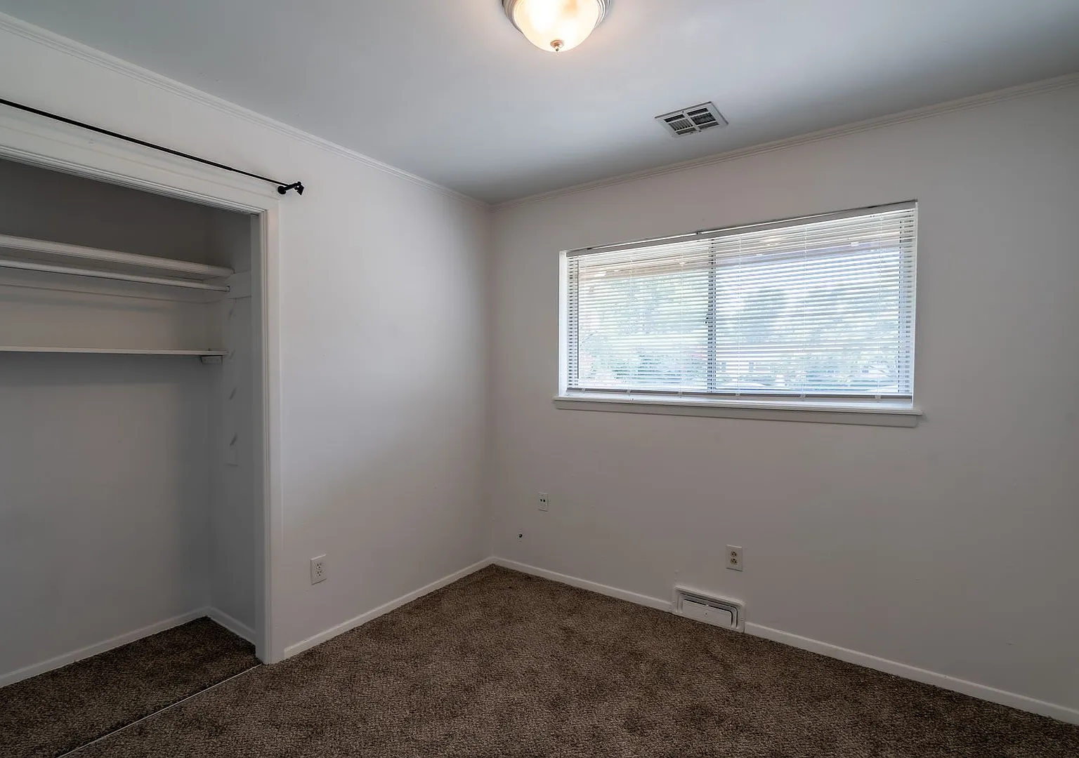9041 E 33rd St, Tulsa, OK 74145 - 3 Bed/2 Bath | Small Pets Welcome — Photo 4