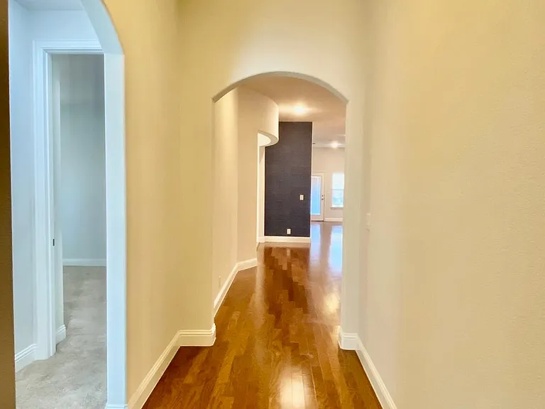 4404 Cherry Cv — Photo 35