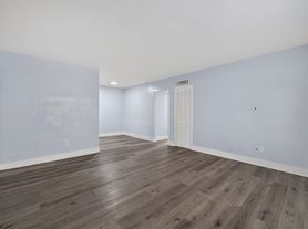 2407 NW 135th St