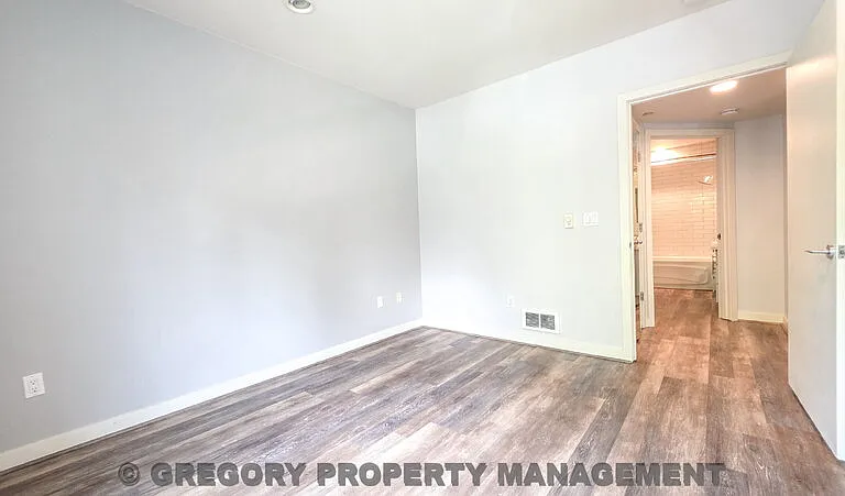 925 110th Ave NE #306 — Photo 26