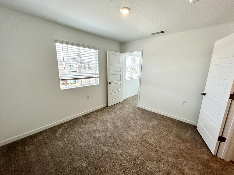 4417 Bellaire Ave — Photo 10