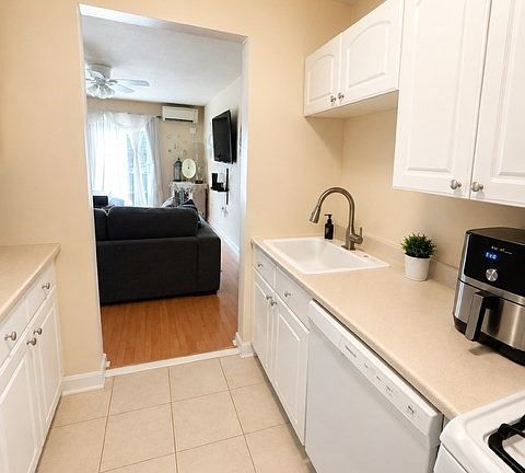 3rd image of 31 Symonds St APT 20