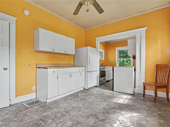 5th image of 1026 Francis Ave