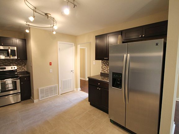 3rd image of 823 Tazewell St