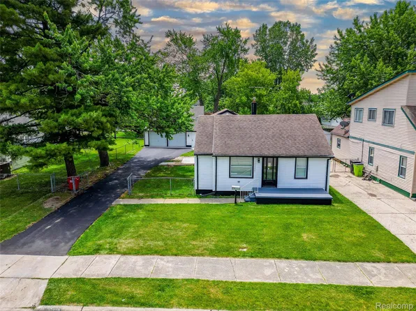 19228 Melvin St, Roseville, MI 48066