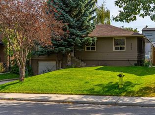 3042 W 28th St SW, Calgary, AB T3E 2J5