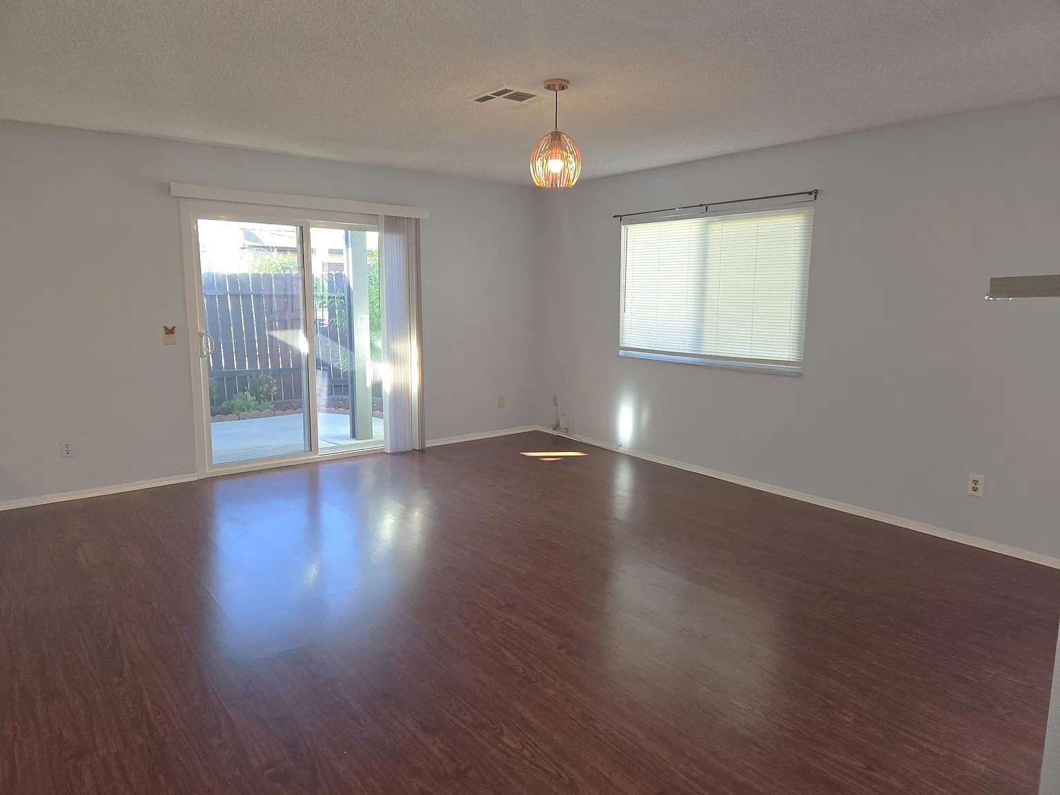 2 bed, 940 sqft, $2,000 — Photo 2