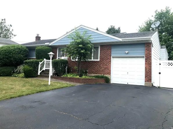 299 Linden Street, Massapequa Park, NY 11762