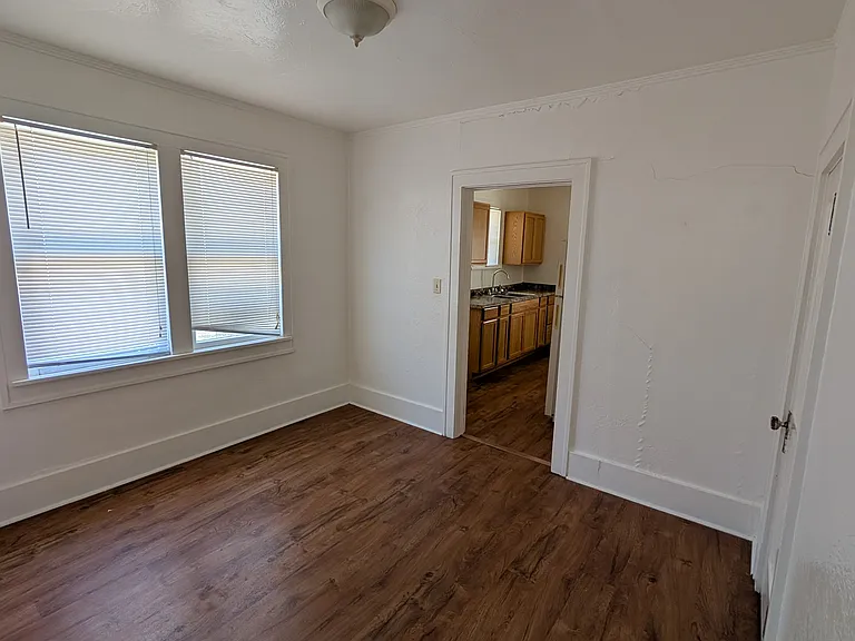 818 W Symmes St #818 — Photo 4