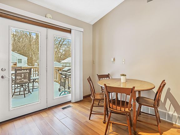 5th image of 1529 Moreland St
