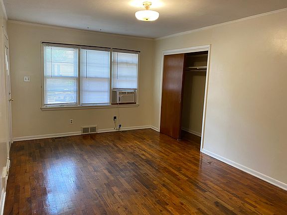 3rd image of 403 E Buchanan St