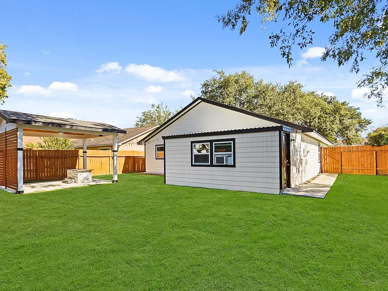 1030 Grand Junction Dr — Photo 16