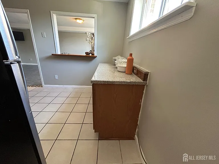 205 College Dr — Photo 3
