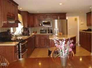 65 Rosebrook Dr, Stratford, CT 06614
