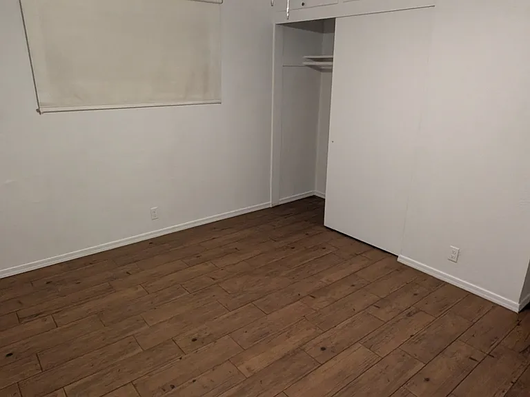 420 W Cheery Lynn Rd — Photo 20