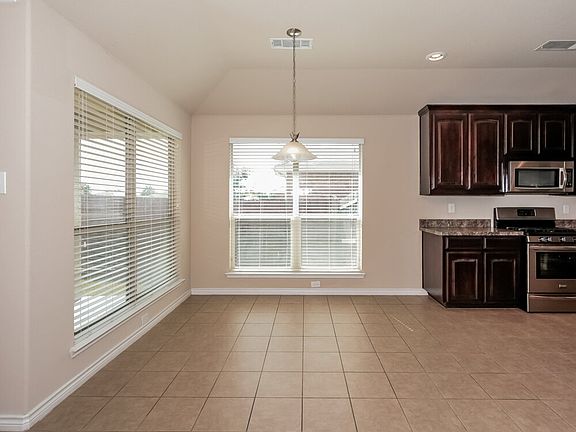 4th image of 1352 Barrel Run