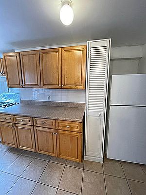 3rd image of 418 E 14th St APT 4