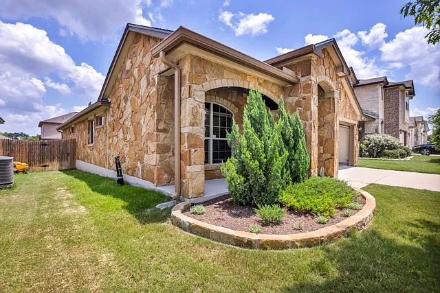 5215 Dauphin Dr — Photo 2