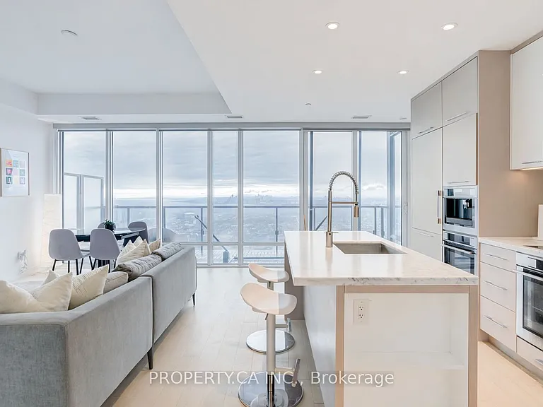 488 University Ave #5308 — Photo 4