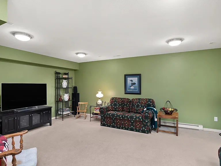 Cranley Dr — Photo 11