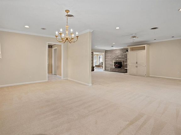 4th image of 4344 Selkirk Dr W