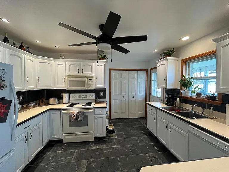 7 Rose Mary Dr — Photo 6