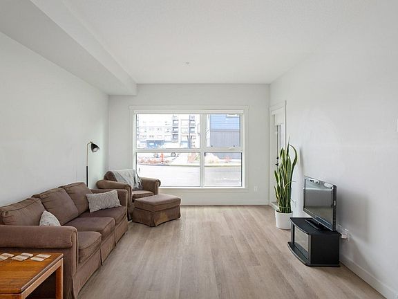 4th image of 2461 Gateway Rd #104