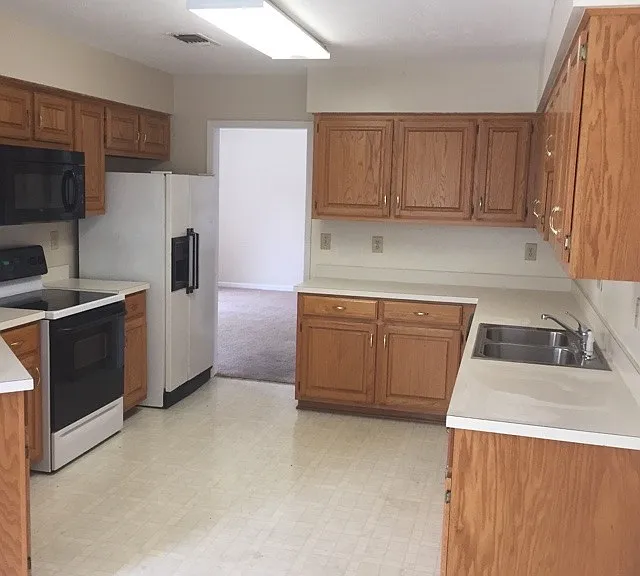 498 Greystone Way — Photo 4