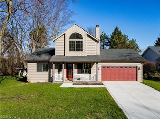 9211 Sugarbush Dr, Mentor, OH 44060