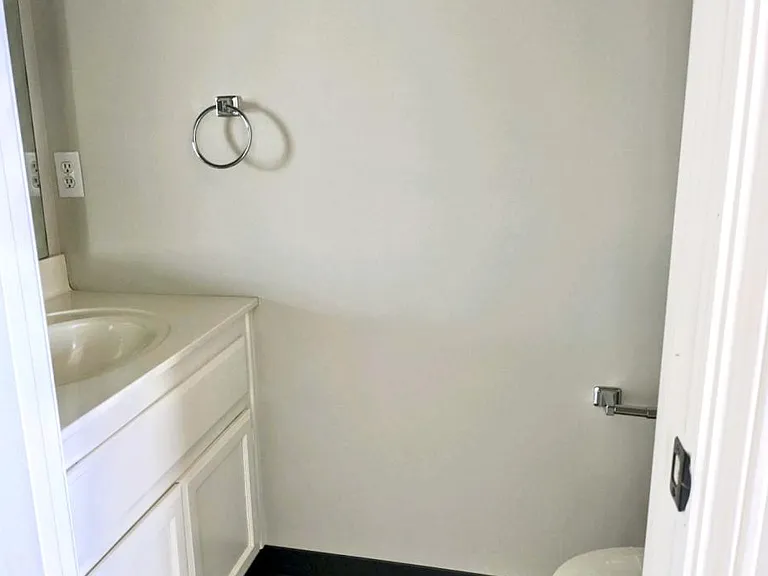 502 N Grove St — Photo 12