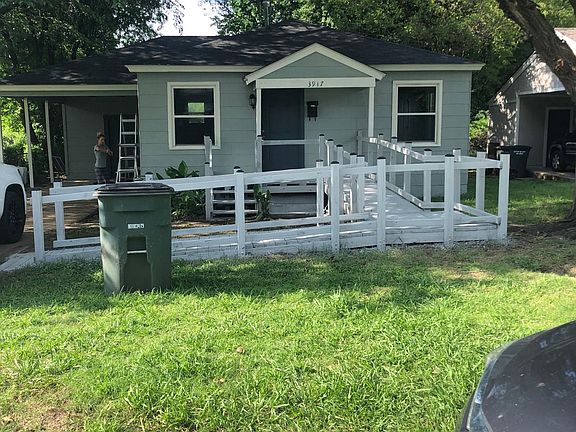4th image of 3917 Thomas Ave