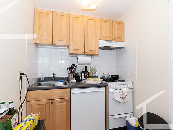 17 Keswick St. #9 Boston (Kenmore) Unit Photo 4