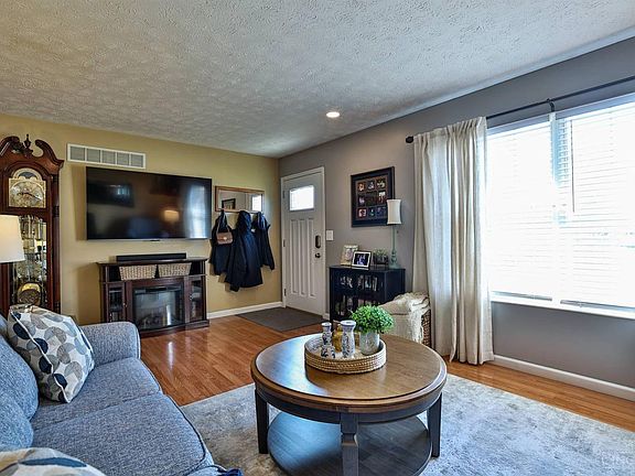 5th image of 107 Western Hill Dr