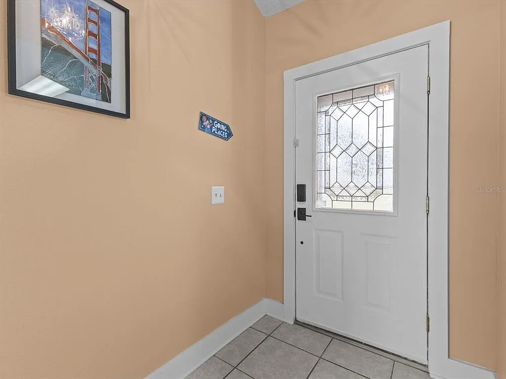 3 bed, 2.0 bath, 1407 sqft, $2,495 — Photo 4