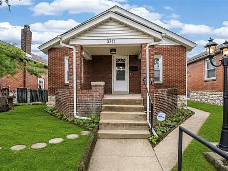 3711 Oak Hill Ave — Photo 1